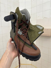 Load image into Gallery viewer, 1990s Salomon Adventure 9 Hiking Boots in Green - Size 8.5 US