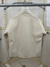 Load image into Gallery viewer, 2000s Samsonite ‘Travel Wear’ White Fleece Pullover - Size S