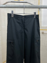 Load image into Gallery viewer, 2000s Samsonite ‘Travel Wear’ Nylon Cargo Pants - Size M