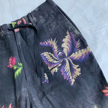 Load image into Gallery viewer, 2000s Yohji Yamamoto Linen Floral Shorts - Size M