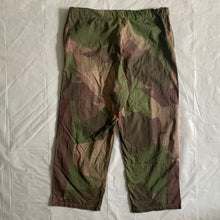 Load image into Gallery viewer, 1940s Vintage WW2 British SAS Brushed Camo Cargo Pants - Size XL