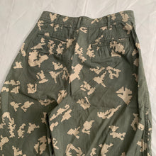 Load image into Gallery viewer, ss1995 CDGH+ Digi Camo Military Trousers - Size S