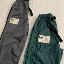 Load image into Gallery viewer, 1990s Final Home Forest Green Survival Shorts - Size M