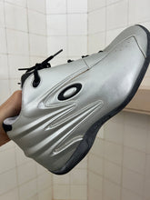 Load image into Gallery viewer, 2000s Oakley ‘Redcode’ Futuristic Basketball Trainers - Size 10 US