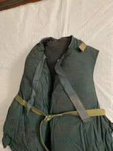 Load image into Gallery viewer, 1940s Vintage WW2 US Kapok Life Jacket - Size OS